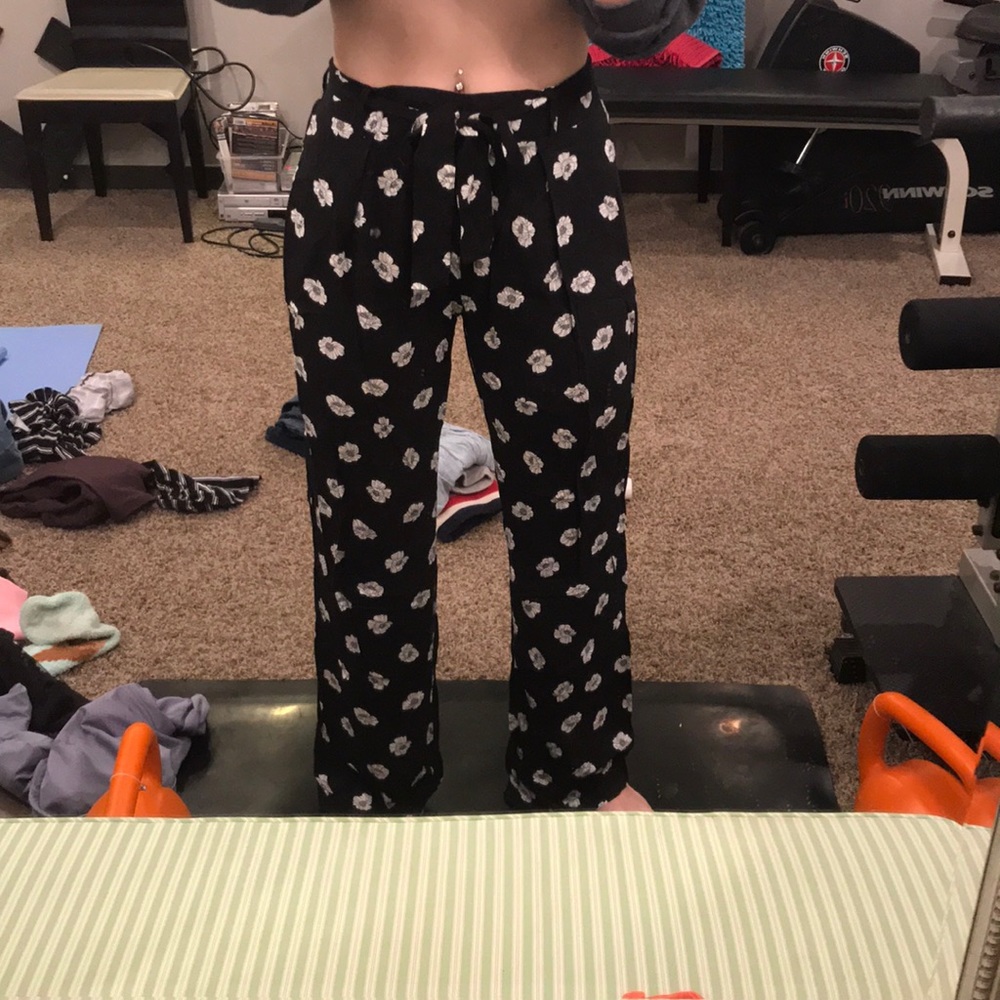 Flowy flower printed pants